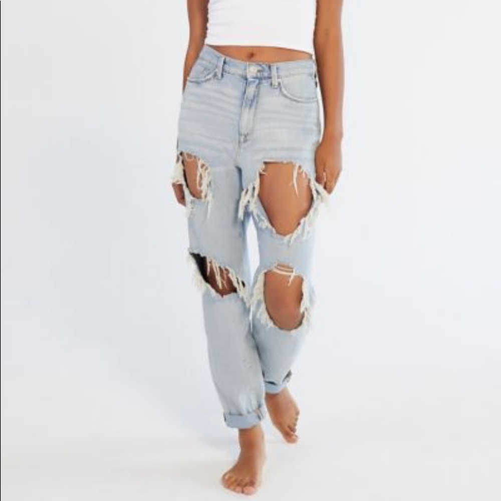 BDG-Urban Outfitters Mom High Rise Ripped Jeans (25W)